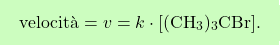 \[\boxcolorato{chimica}{ \text{velocità} = v = k \cdot [(\text{CH}_3)_3\text{CBr}].}\]
