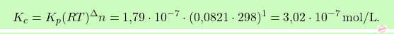 \[\boxcolorato{chimica}{K_c = K_p (R T)^\Delta n = \text{1,79} \cdot 10^{-7} \cdot (\text{0,0821} \cdot 298)^1 = \text{3,02} \cdot 10^{-7} \, \mathrm{mol/L}. }\]
